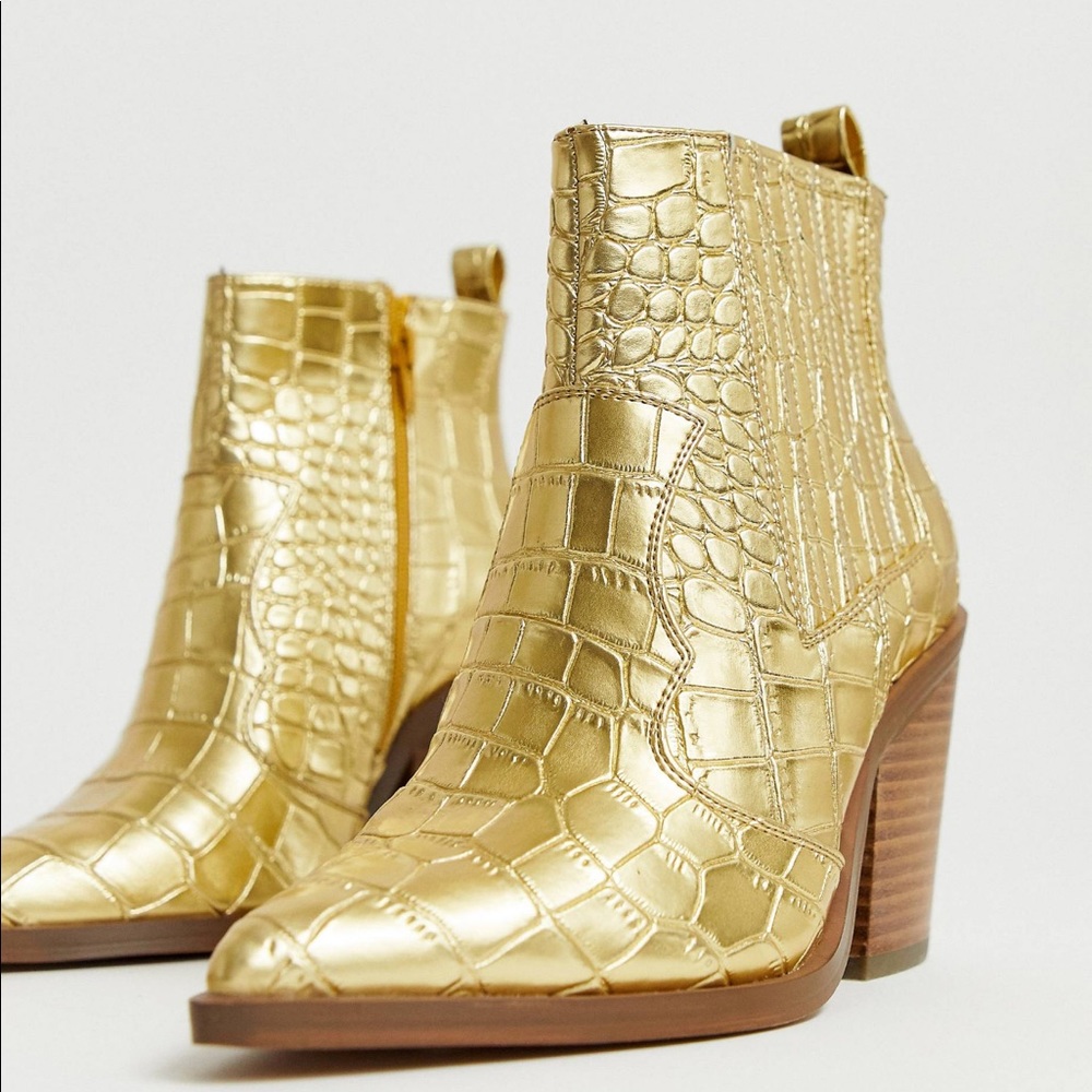 ASOS DESIGN Wide Fit Elliot Western Boots in gold